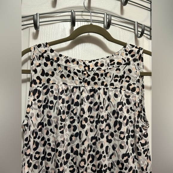 Loft Sleeveless Print Blouse in Women’s S pink grey white lightweight - Picture 10 of 13